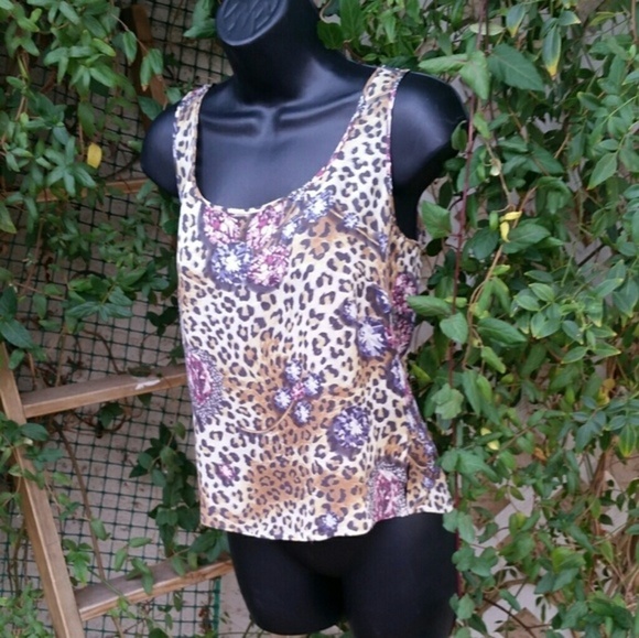 Super‎ Cute Escada top - Picture 3 of 4